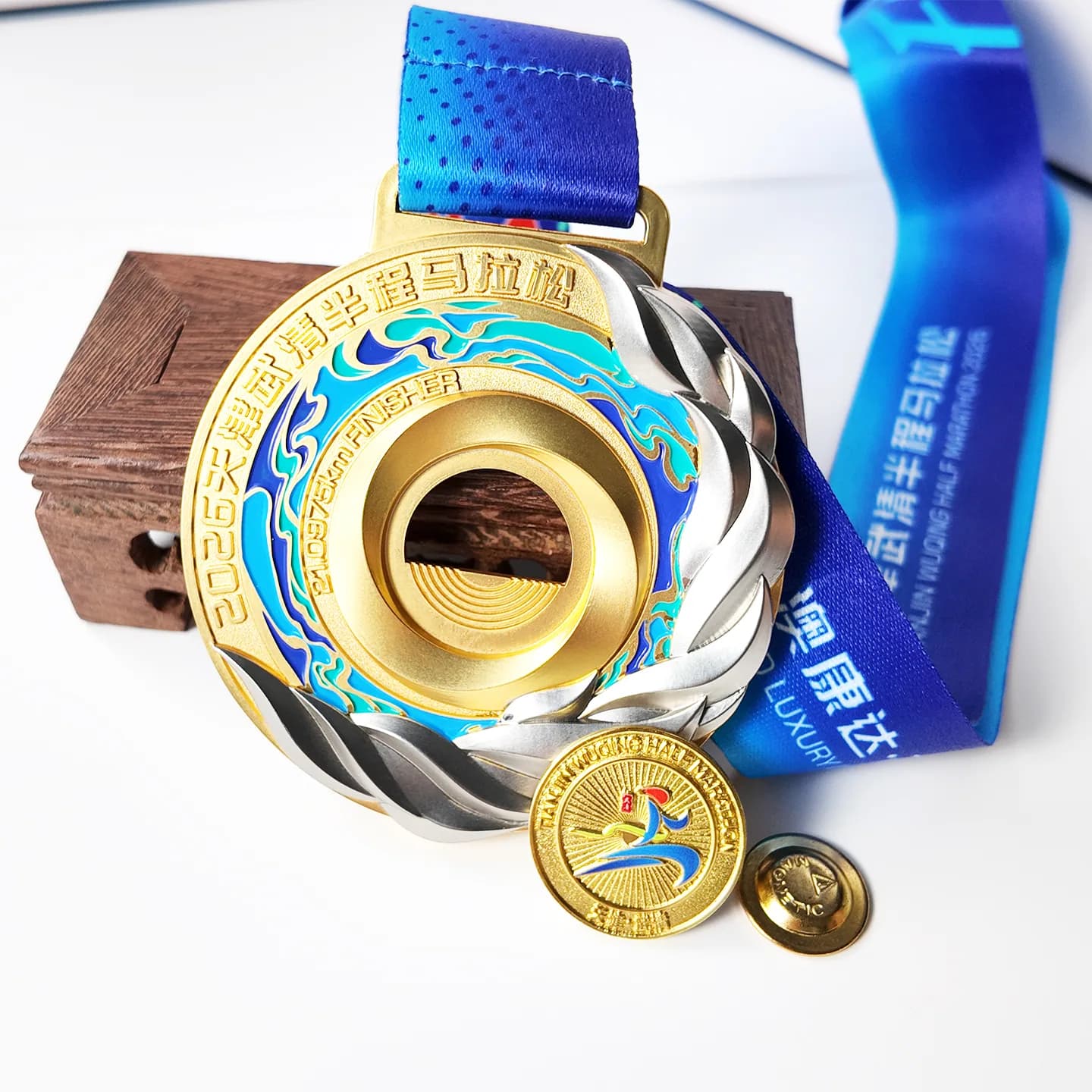 Tweekleurige marathonmedaille met galvanische afwerking (2/3)
